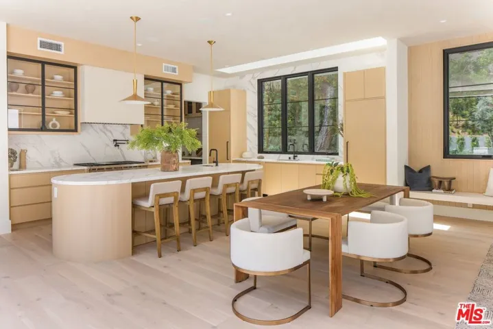 1749 Mandeville Lane, Los Angeles, California 90049