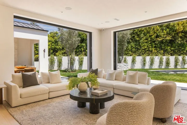 1749 Mandeville Lane, Los Angeles, California 90049