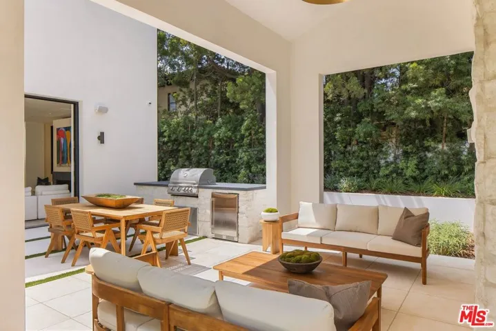 1749 Mandeville Lane, Los Angeles, California 90049
