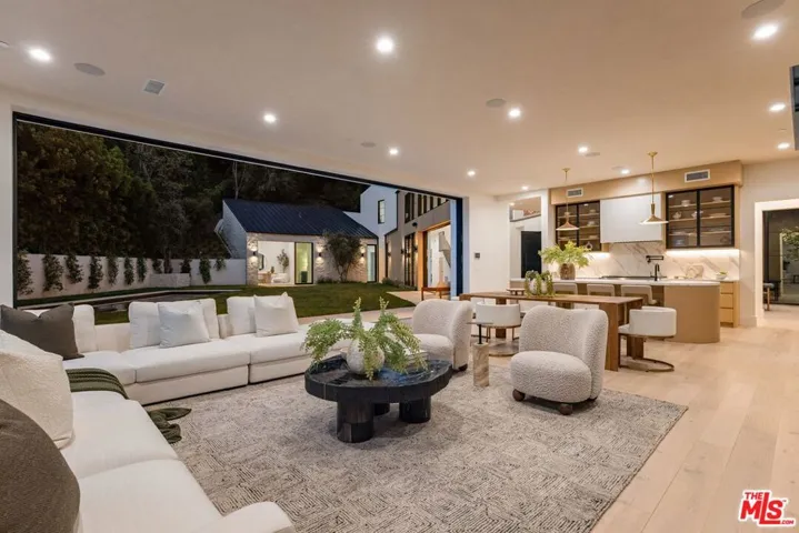 1749 Mandeville Lane, Los Angeles, California 90049