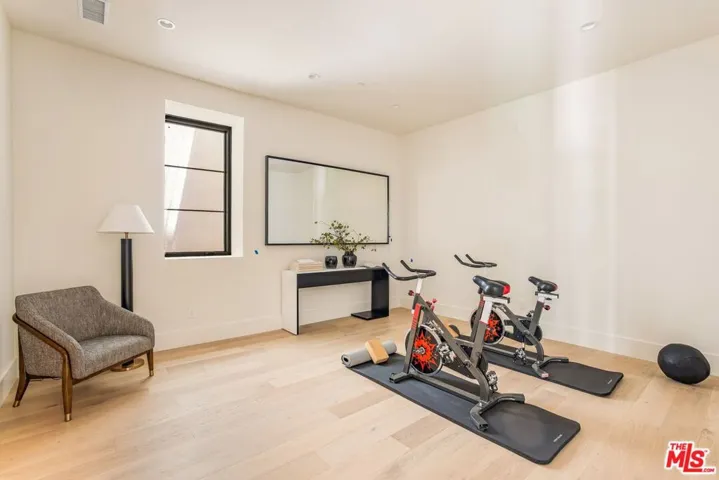 1749 Mandeville Lane, Los Angeles, California 90049
