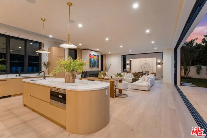 1749 Mandeville Lane, Los Angeles, California 90049