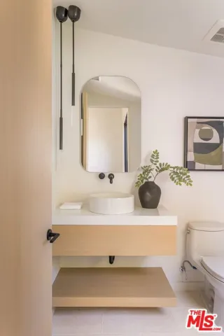 1749 Mandeville Lane, Los Angeles, California 90049