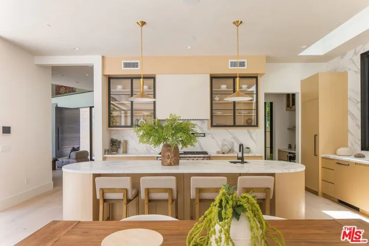 1749 Mandeville Lane, Los Angeles, California 90049