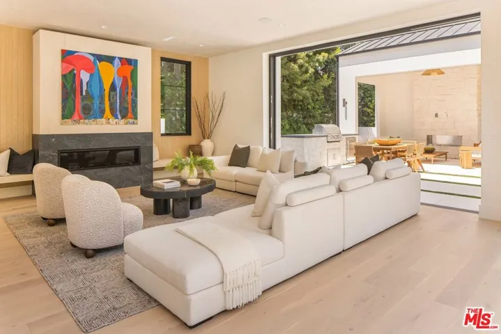 1749 Mandeville Lane, Los Angeles, California 90049
