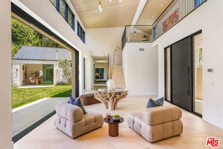 1749 Mandeville Lane, Los Angeles, California 90049