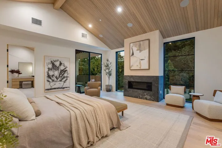 1749 Mandeville Lane, Los Angeles, California 90049