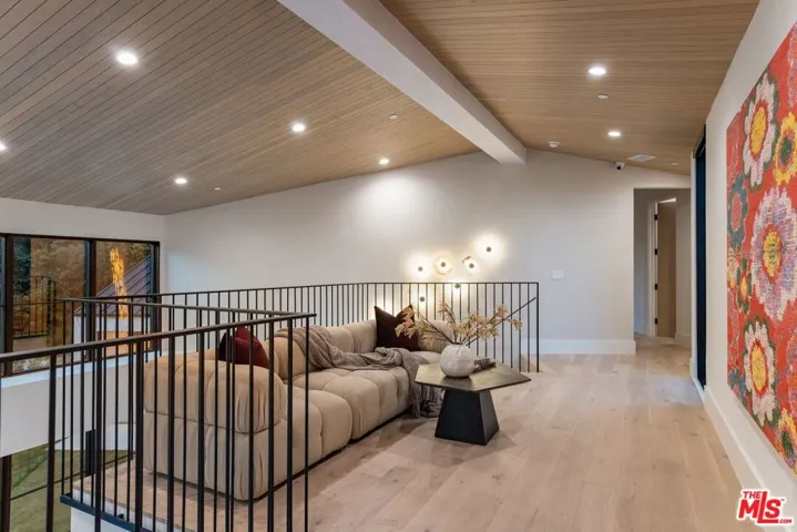 1749 Mandeville Lane, Los Angeles, California 90049