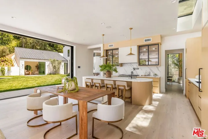 1749 Mandeville Lane, Los Angeles, California 90049