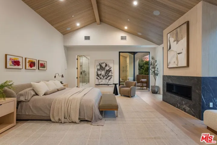 1749 Mandeville Lane, Los Angeles, California 90049