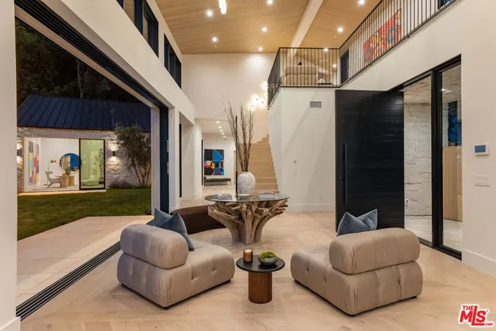 1749 Mandeville Lane, Los Angeles, California 90049