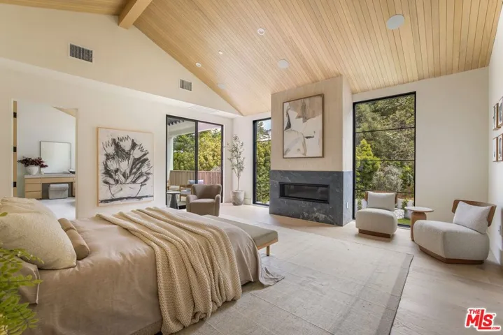 1749 Mandeville Lane, Los Angeles, California 90049