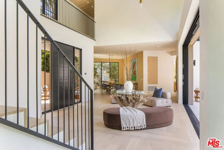 1749 Mandeville Lane, Los Angeles, California 90049