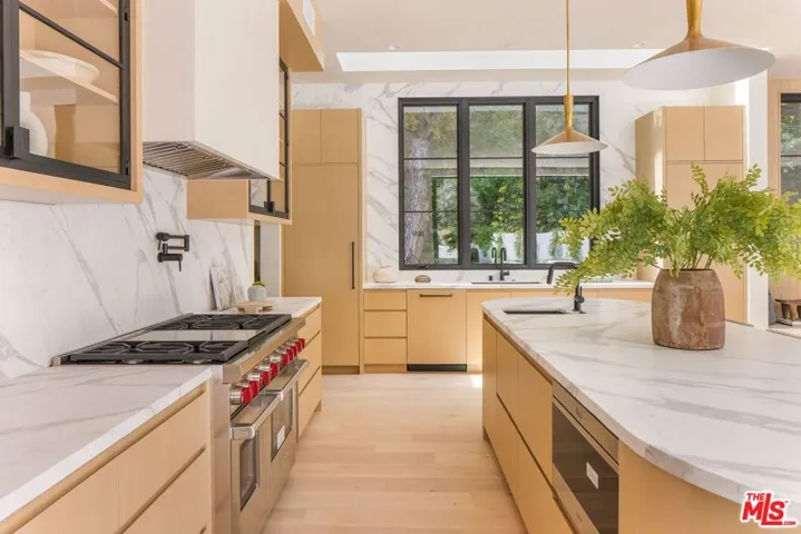 1749 Mandeville Lane, Los Angeles, California 90049