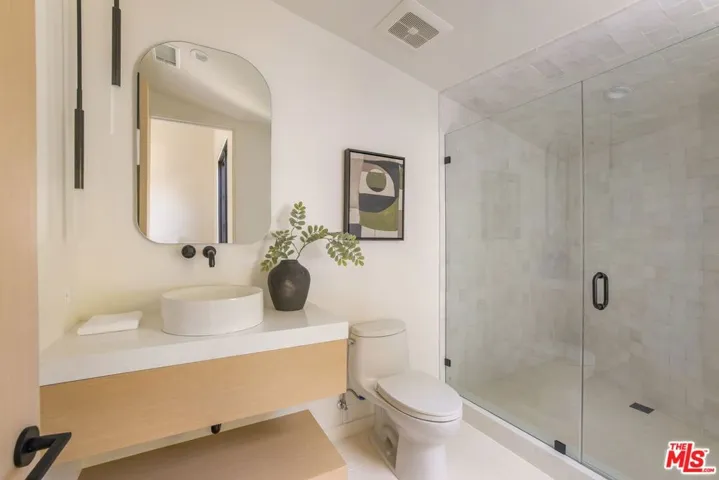 1749 Mandeville Lane, Los Angeles, California 90049