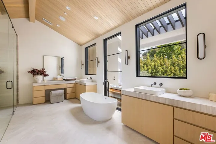 1749 Mandeville Lane, Los Angeles, California 90049