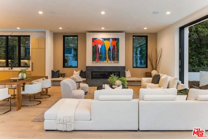 1749 Mandeville Lane, Los Angeles, California 90049