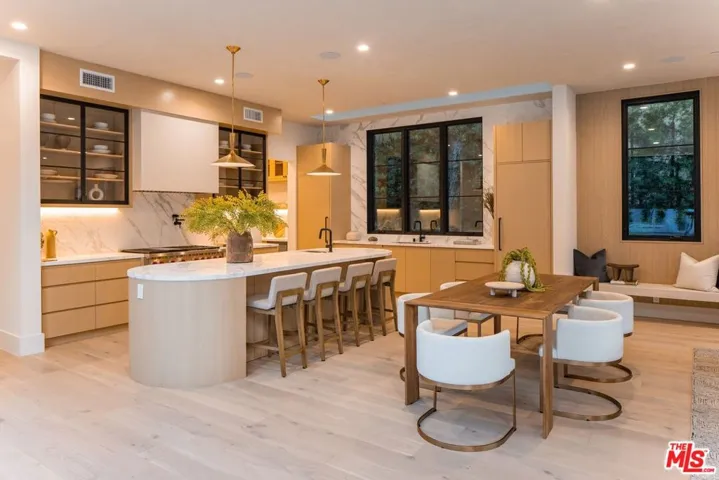 1749 Mandeville Lane, Los Angeles, California 90049