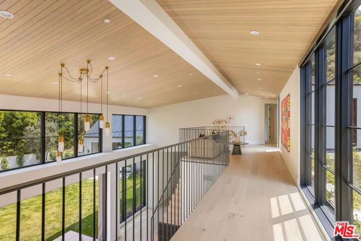 1749 Mandeville Lane, Los Angeles, California 90049