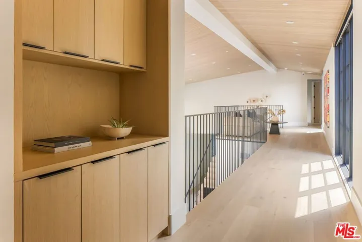 1749 Mandeville Lane, Los Angeles, California 90049