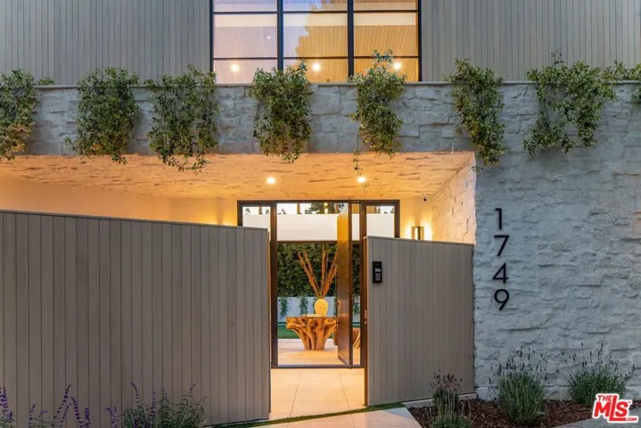 1749 Mandeville Lane, Los Angeles, California 90049