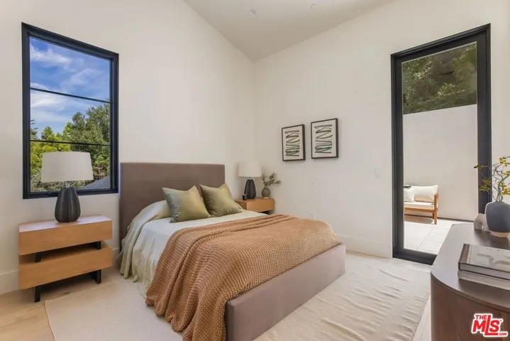 1749 Mandeville Lane, Los Angeles, California 90049