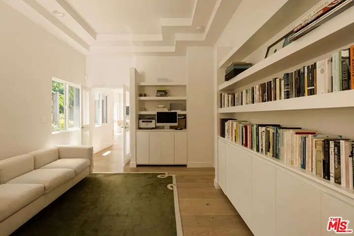 282 Bentley Circle, Los Angeles, California 90049