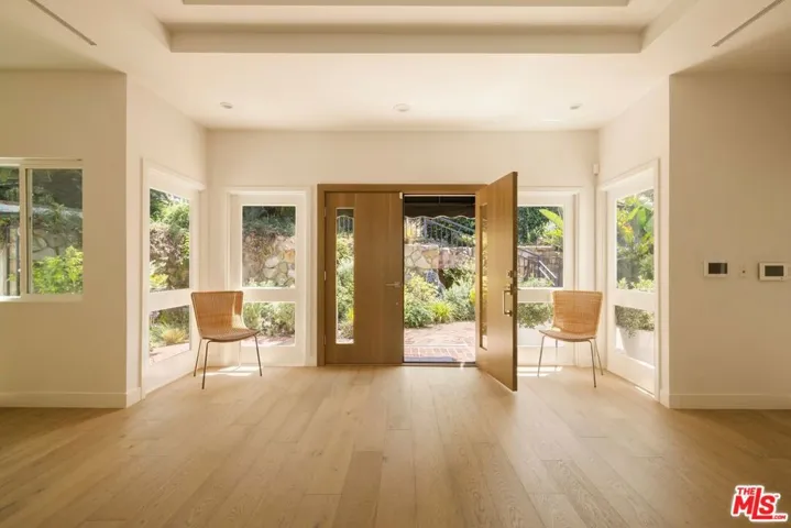 282 Bentley Circle, Los Angeles, California 90049