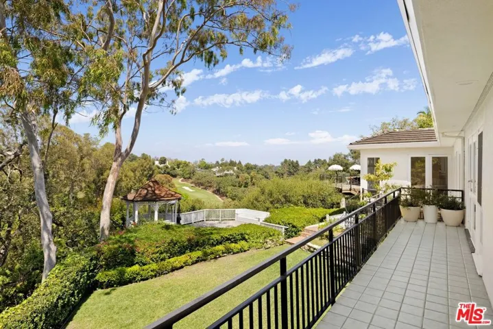 282 Bentley Circle, Los Angeles, California 90049