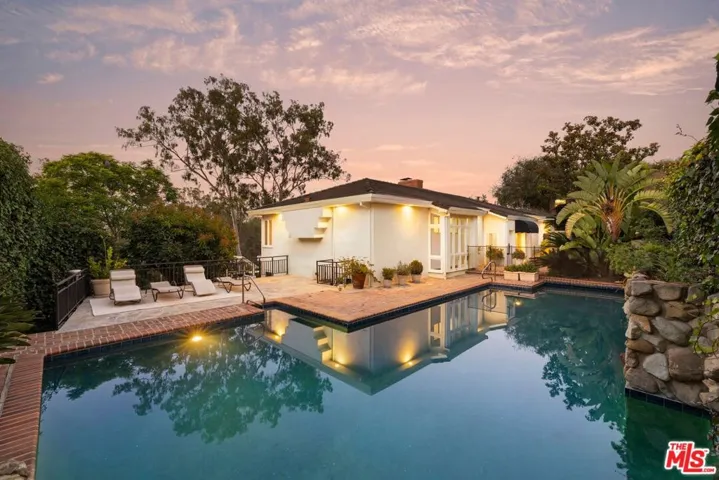 282 Bentley Circle, Los Angeles, California 90049