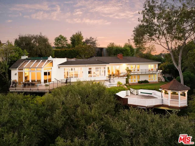 282 Bentley Circle, Los Angeles, California 90049