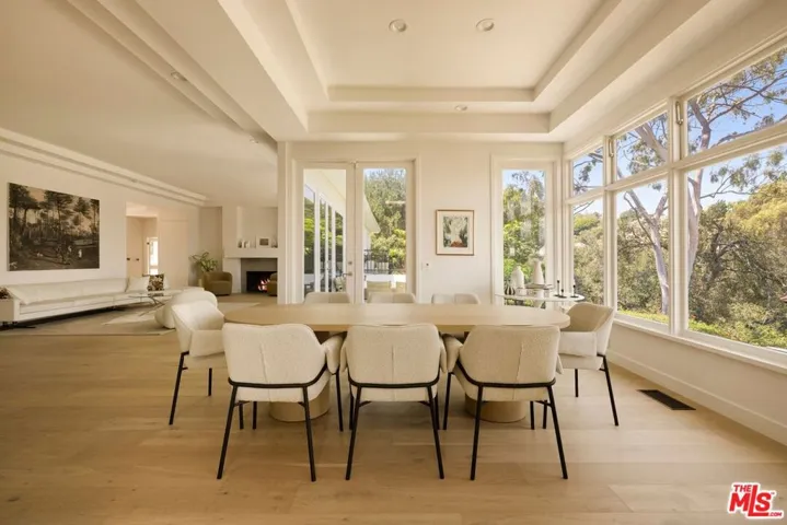 282 Bentley Circle, Los Angeles, California 90049