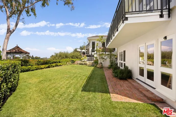 282 Bentley Circle, Los Angeles, California 90049
