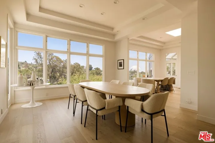 282 Bentley Circle, Los Angeles, California 90049