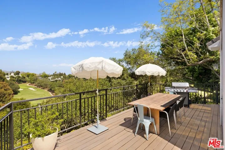 282 Bentley Circle, Los Angeles, California 90049