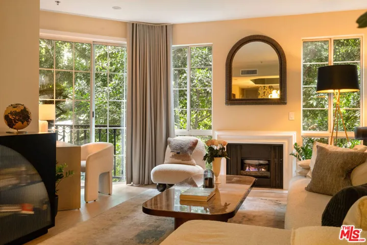 585 N Rossmore Avenue 407, Los Angeles, California 90004
