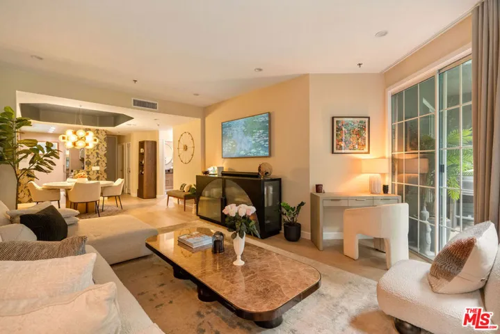 585 N Rossmore Avenue 407, Los Angeles, California 90004