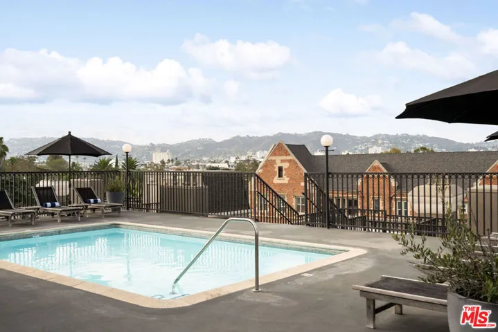 585 N Rossmore Avenue 407, Los Angeles, California 90004