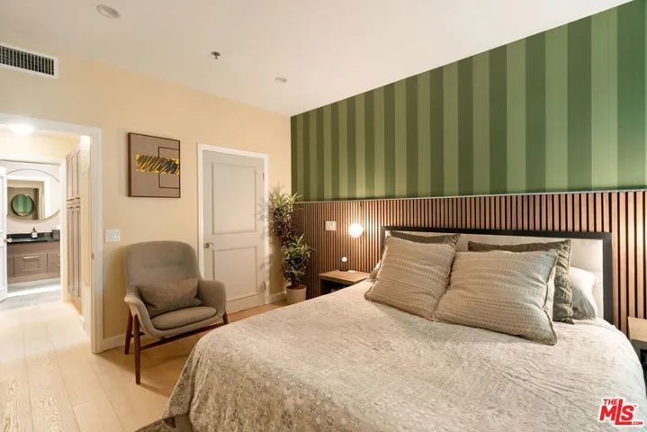 585 N Rossmore Avenue 407, Los Angeles, California 90004