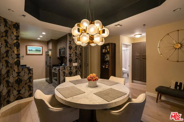 585 N Rossmore Avenue 407, Los Angeles, California 90004