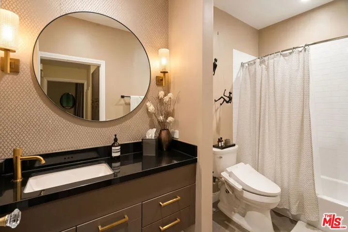 585 N Rossmore Avenue 407, Los Angeles, California 90004