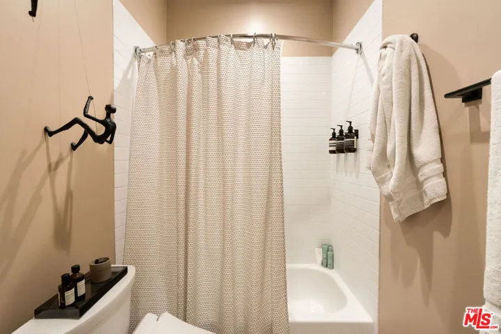 585 N Rossmore Avenue 407, Los Angeles, California 90004