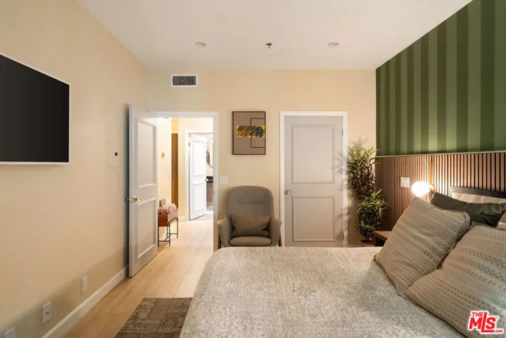 585 N Rossmore Avenue 407, Los Angeles, California 90004