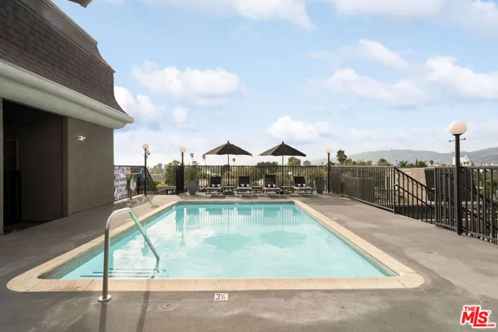 585 N Rossmore Avenue 407, Los Angeles, California 90004