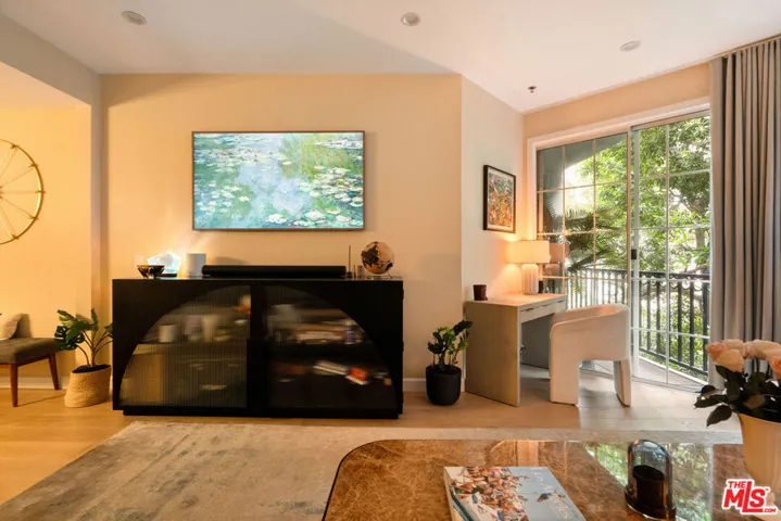 585 N Rossmore Avenue 407, Los Angeles, California 90004