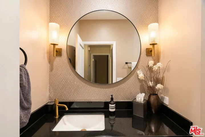 585 N Rossmore Avenue 407, Los Angeles, California 90004