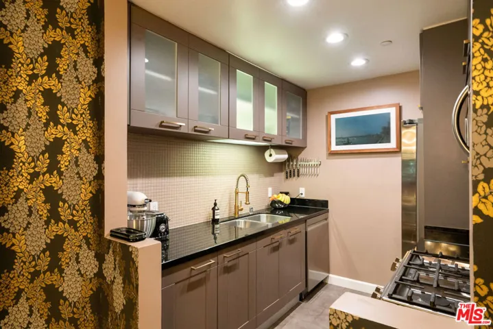 585 N Rossmore Avenue 407, Los Angeles, California 90004