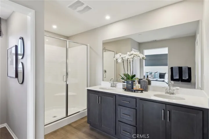 MODEL HOME