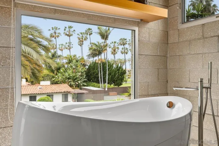 8001 Calle De La Plata, La Jolla, California 92037