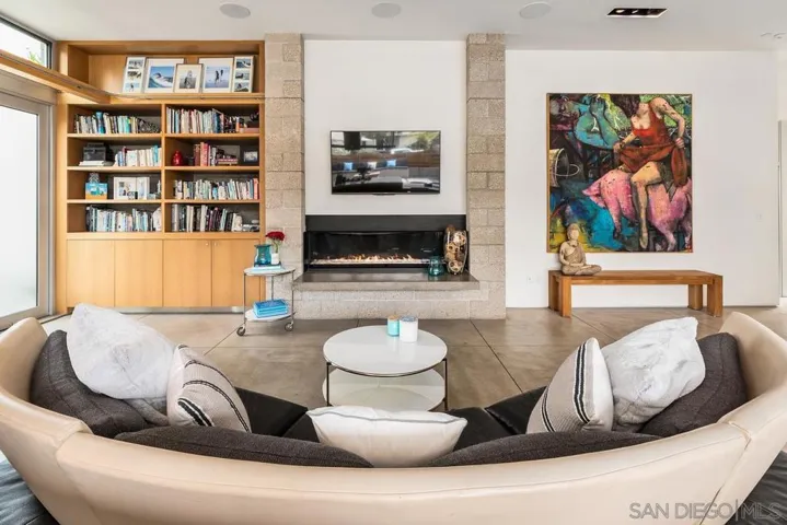 8001 Calle De La Plata, La Jolla, California 92037